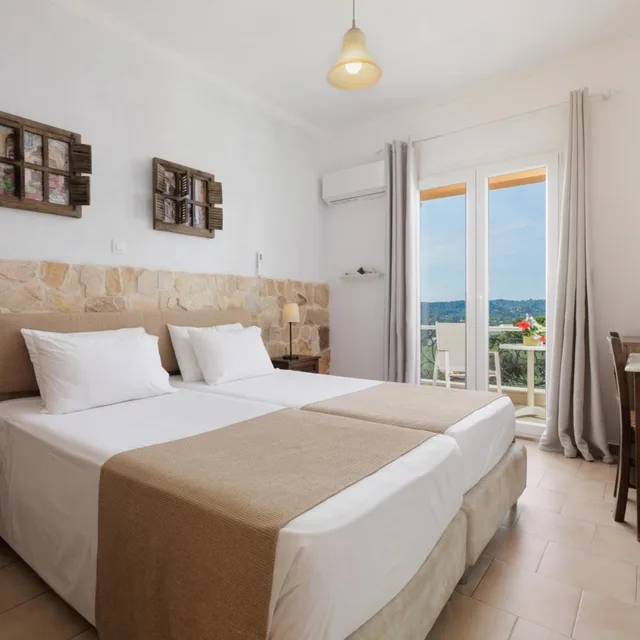 غرفة بسرير مزدوج بإطلالة على الجبل، Nefeli Hotel Corfu 2/10