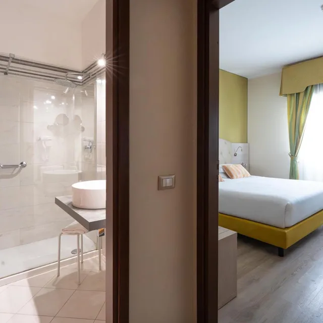 جناح، Castello Hotel 6/8
