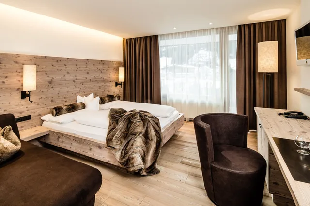 غرفة كلاسيكية بسرير كينج مع أريكة، Art Hotel Anterleghes 1/2