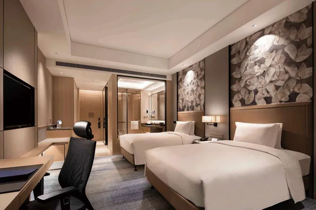 Room, Twin Beds, Doubletree By Hilton Yangzhou 2/6