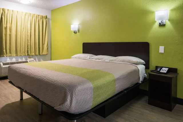 غرفة ديلوكس بسرير كينج للمدخنين، Motel6 Irving, TX - Loop 12 6/10