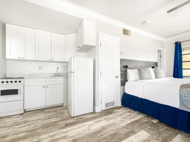غرفة أساسية، Neptune Oceanfront Rentals 2/3