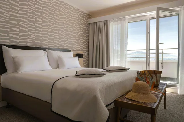 شقة بإطلالة على البحيرة مع أريكة، Everness Hotel and Resort 1/1