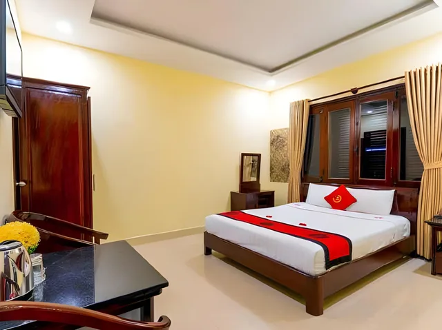 غرفة قياسية بسرير مزدوج وسريرين منفصلين، Golden River Hotel 1/1