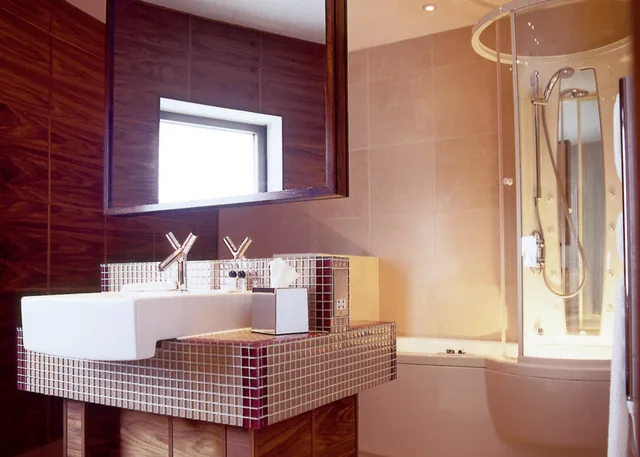 غرفة تنفيذية بسريرين منفصلين، The Crown London, WorldHotels Distinctive 2/2