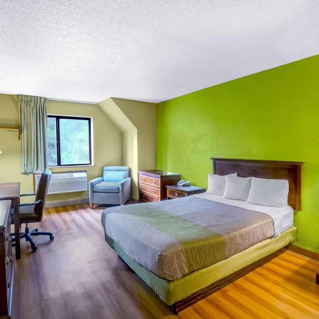 Room, King Bed, Smoking, Motel6 Morehead, KY 5/10