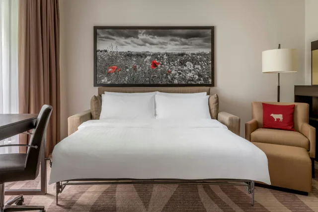 Suite, Munich Airport Marriott Hotel 2/3