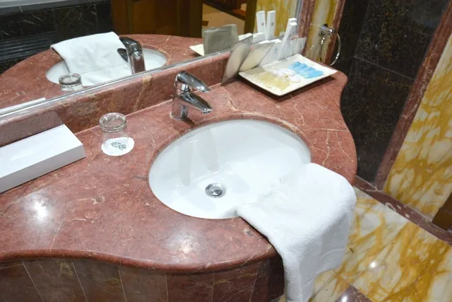 3 Bedrooms, Suite, 1 Double and 4 Single Beds, City View، فندق مادن(Maden Hotel) 5/5