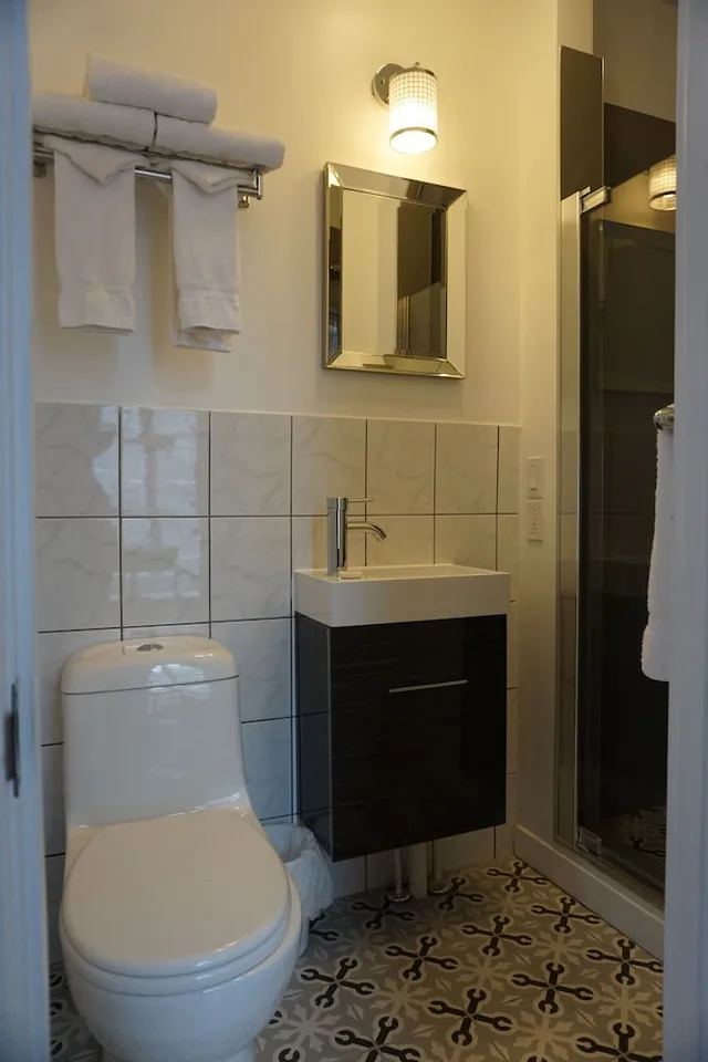 غرفة قياسية بسرير كوين، Hotel Marie-Rollet 4/6