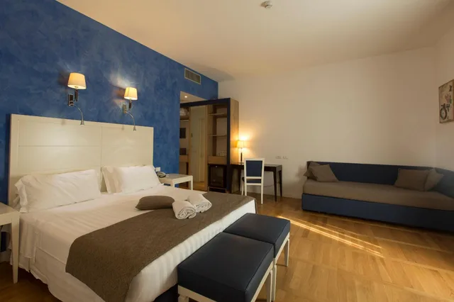 غرفة رباعية، FLORIS HOTEL 1/2