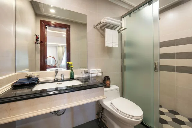 Superior, King Bed, No Window، Champton Hanoi Hotel 4/6