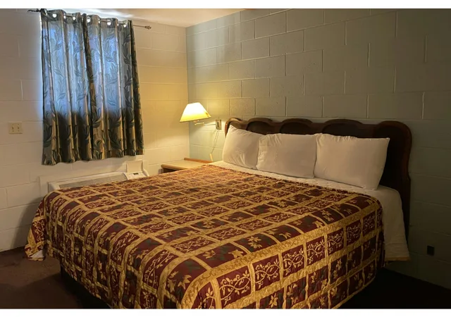غرفة بسرير كينج للمدخنين، Skyline Motel Bartlesville Hwy 75 2/3