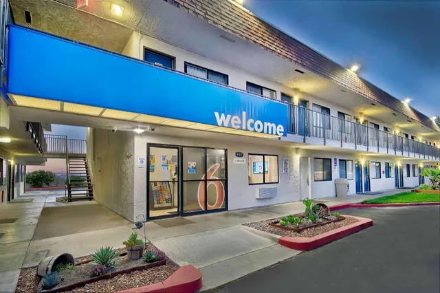 غرفة بسريرين مزدوجين للمدخنين، Motel6 Palmdale, CA 1/1