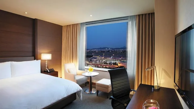 Deluxe, Family, Twin Beds, 1 Double and 1 Single Bed, Airport View، LOTTE CITY HOTEL GIMPO AIRPORT 1/1