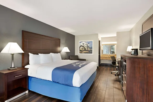 غرفة كومفورت بسرير كينج لذوي الإعاقة، Days Inn By Wyndham Rock Hill 2/4