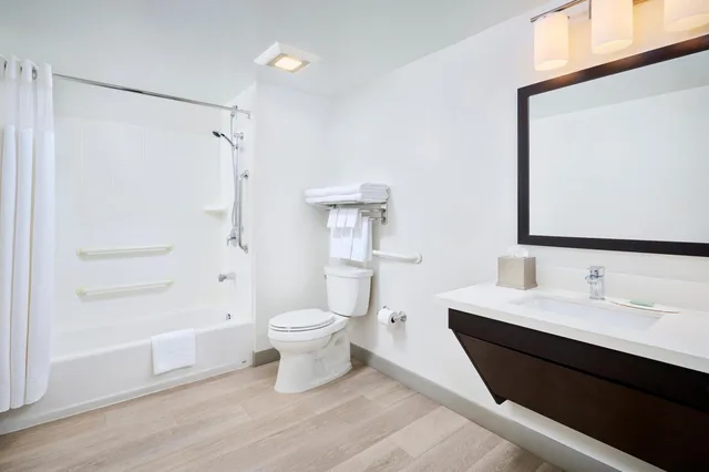 جناح بسريرين كينج بغرفتي نوم مع أريكة، TownePlace Suites by Marriott Mississauga – Airport Corporate Centre 6/6