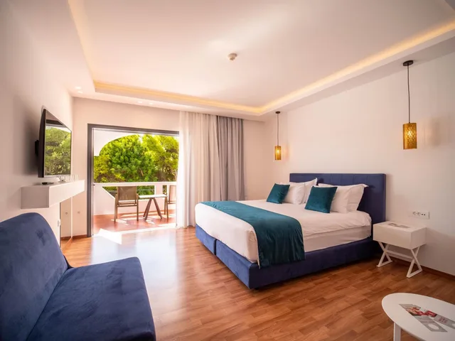 Panorama, Suite, Garden View، Ramada By Wyndham Loutraki Poseidon Resort 1/4