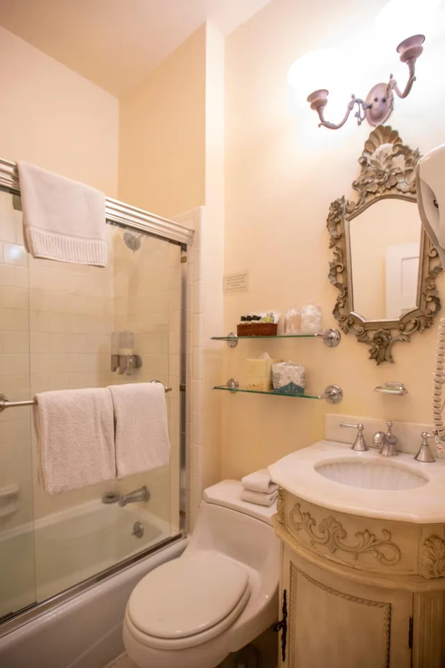 غرفة قياسية بسرير كينج، The Washington Square Inn 4/7
