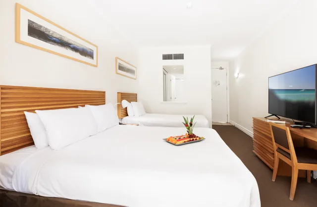 Resort, 1 Queen and 1 Single Bed, Lagoon View، Novotel Sunshine Coast Resort 1/5