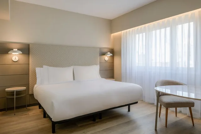 Plus, Standard, King Bed, AC Hotel Carlton Madrid by Marriott 2/11