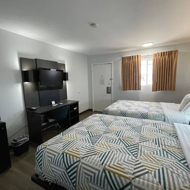 2 Queen Beds - Non-Smoking, Micfridge، Motel6 Artesia, NM 2/4