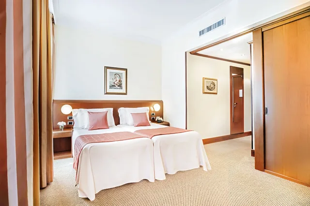 Standard, Triple, 1 Double and 1 Single Bed, Ponte Sisto Hotel 1/3