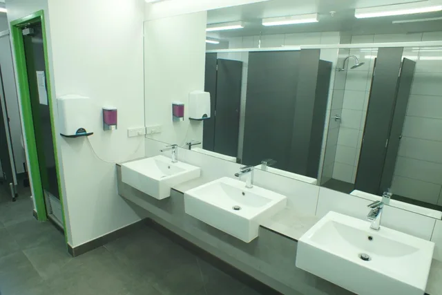 Private, Triple, Bunk Bed, Shared Bathroom، Melbourne City Backpackers 2/3