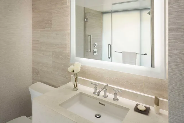 Suite, King Bed, Balcony, Hyatt Regency San Francisco 3/3