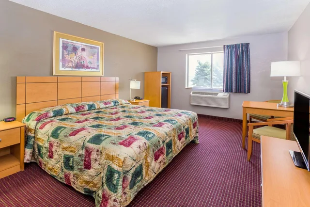 غرفة بسرير كينج، Super 8 by Wyndham Joliet I-55 N/Chicago 1/2