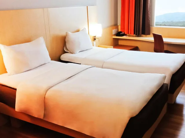 غرفة قياسية بسريرين منفصلين بإطلالة على البحر، Ibis Padang 6/10