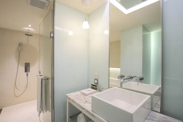 غرفة ديلوكس بسرير كينج، Ambience Hotel 9/10