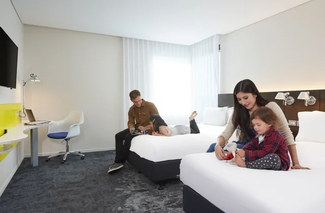 Standard, Twin Beds, Holiday Inn Express Sydney Macquarie Park 7/10