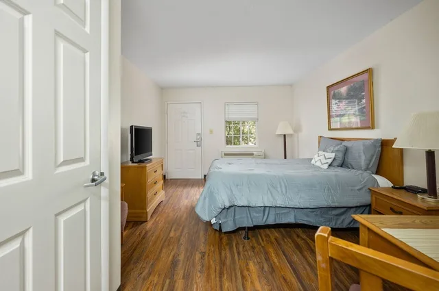 جناح استوديو بسرير كوين، Affordable Suites 1/2