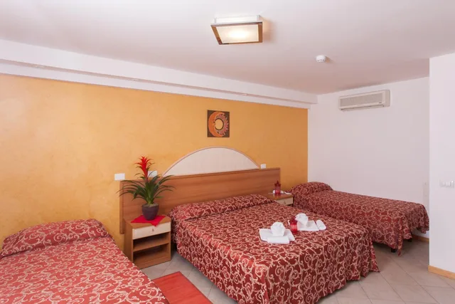 غرفة رباعية بشرفة، Hotel Bahama 2/9
