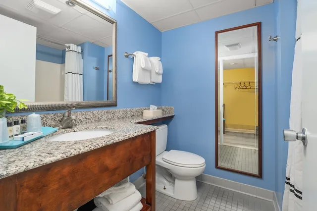 Suite, Queen Bed, Sofa, Pet Friendly, Accessible, Cayman Suites Hotel 3/6