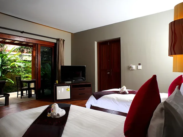 بنغل بسريرين منفصلين بإطلالة على البحر، Chongfah Beach Resort Khao Lak 1/3
