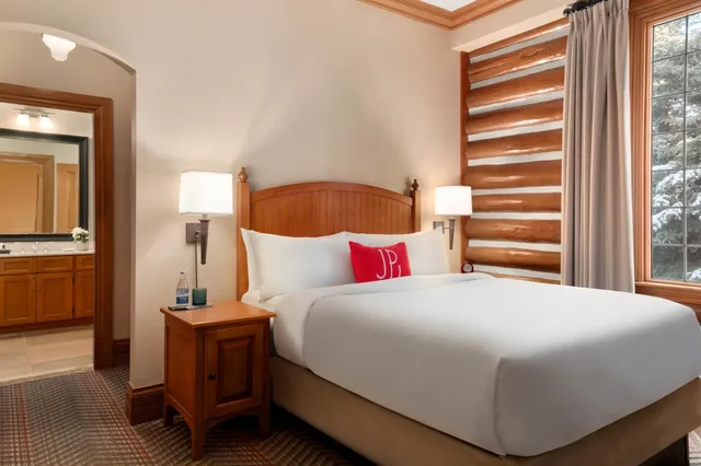 1 Bedroom, Suite, Queen Bed, Resort View, Fairmont Jasper Park Lodge 1/3