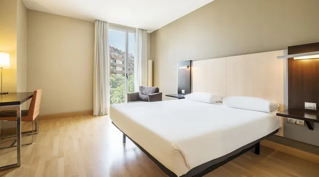 غرفة بزنس مفردة بسريرين منفصلين، Hotel Ilunion Auditori 2/4