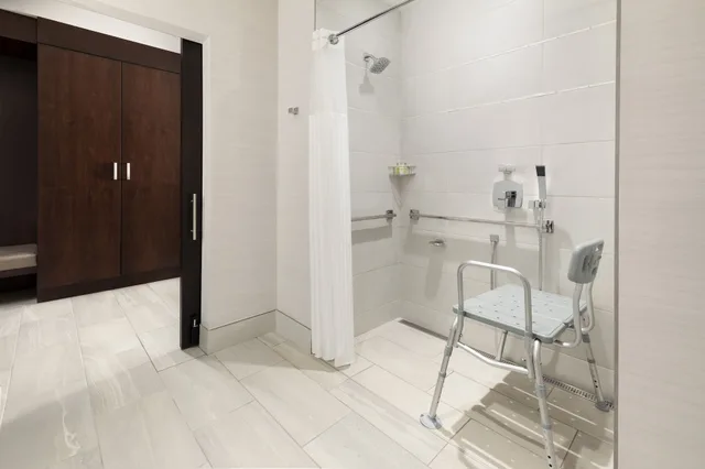 غرفة بسرير كينج لذوي الإعاقة، Doubletree By Hilton Tucson Downtown Convention Center 6/6