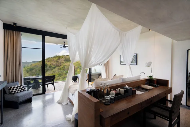 Deluxe, King Bed, Valley View, Balcony، MAUA Nusa Penida 3/3