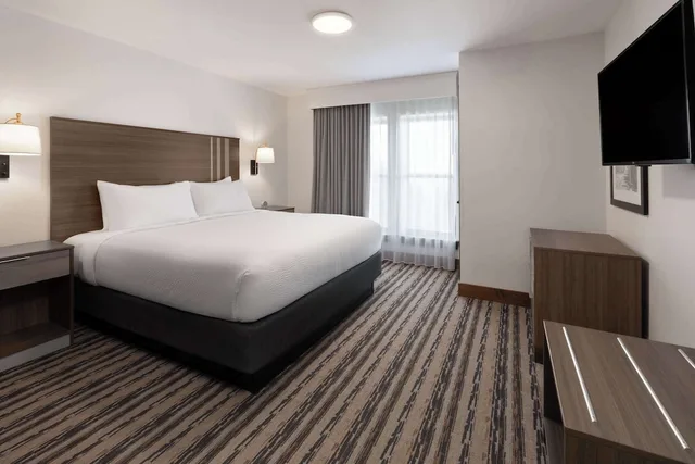 Lodge, Suite, King Bed, Sunset View, Sofa, Accessible، Corduroy Inn and Lodge, Trademark Collection by Wyndham 2/5