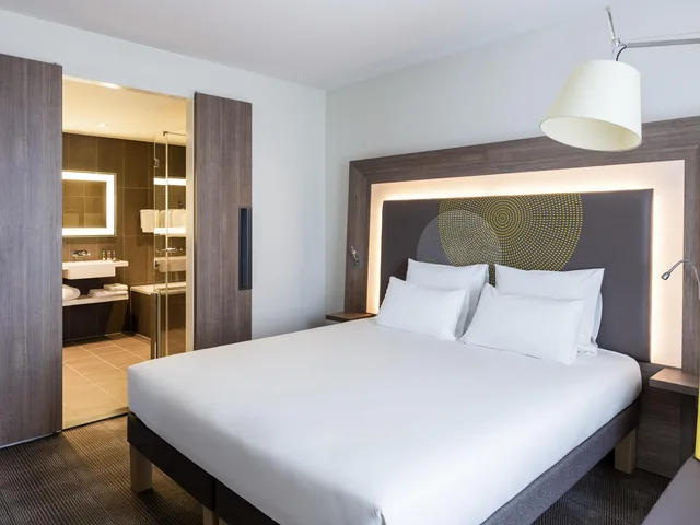 جناح جونيور، Novotel Amsterdam Schiphol Airport 1/10