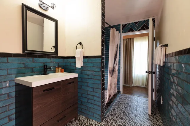 جناح تنفيذي، El Rancho Hotel 8/9
