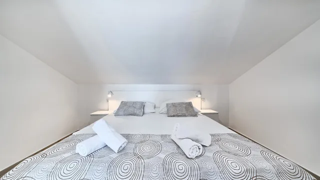 شقة رومانسية بسرير كوين وسرير فردي بإطلالة على البحر بشرفة، Stipe Aparthotel 1/3