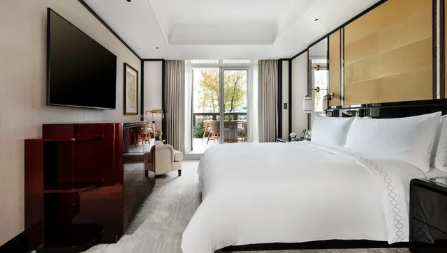 Bosphorus, Executive, Suite, King Bed, Sofa, Terrace، The Peninsula Istanbul 1/4