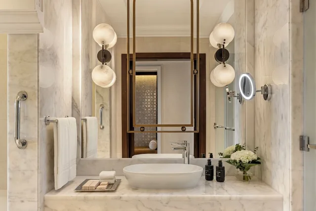 2 Bedrooms, Cinema, Suite, 1 King and 2 Double Beds, Sofa, Lounge Access، Jumeirah Zabeel Saray Dubai 3/3