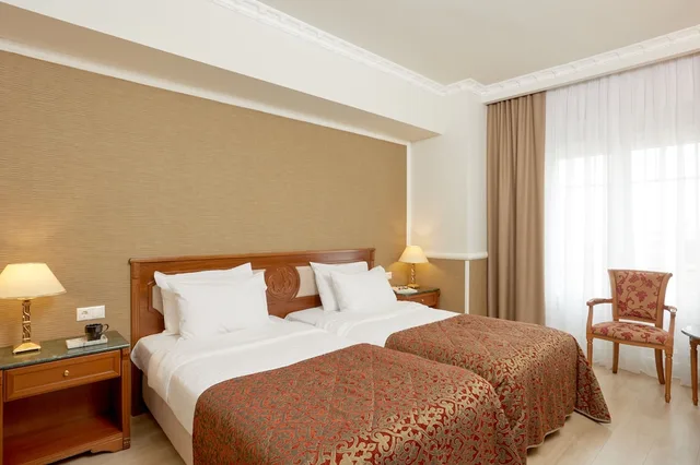 غرفة متصلة كلاسيكية بأربعة أسرّة، Grand Hotel Palace 1/4