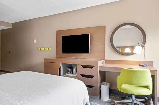 Room, Queen Bed, Bathtub, Accessible, Hampton Inn Cleveland Westlake 1/2