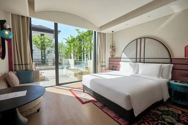 غرفة قياسية بسرير كينج بإطلالة على الفناء، Hotel Indigo Sayram Lake by IHG 6/10