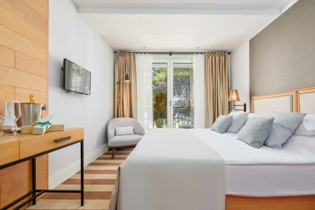 Standard, City View, French Balcony، Hotel Budva 1/2